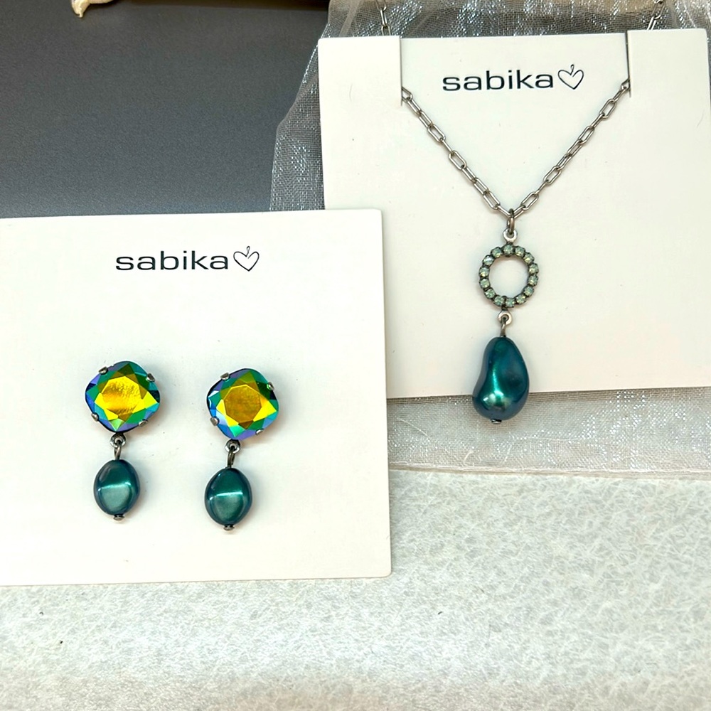 Sabika necklace and earrings